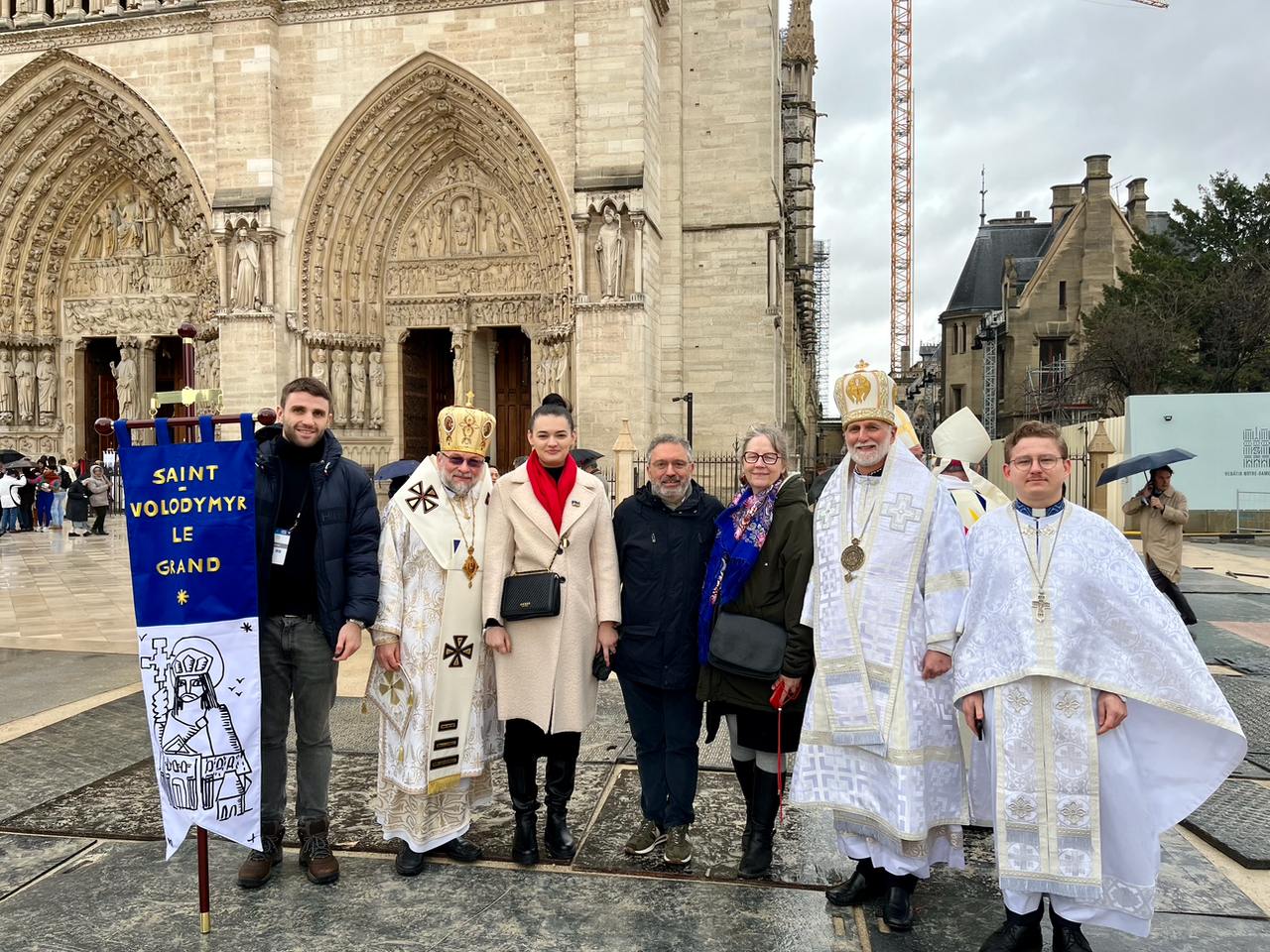 Consécration de l’autel de la Cathédrale NotreDame de Paris Éparchie